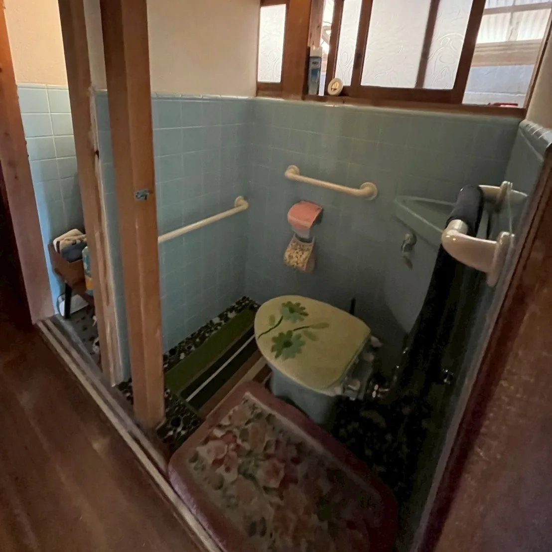 トイレの交換工事が完工しました。