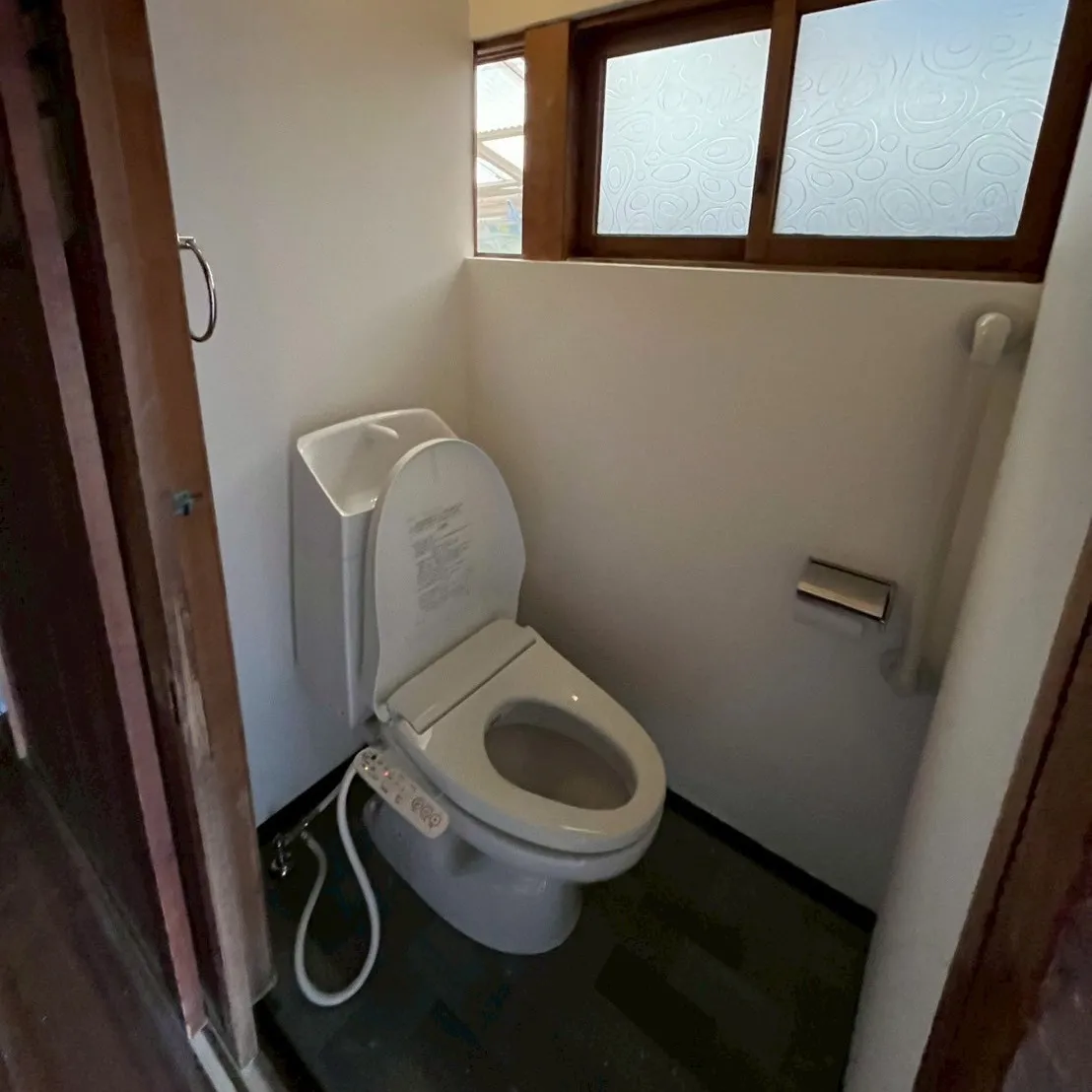 トイレの交換工事が完工しました。