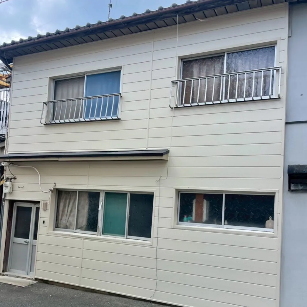 京都市左京区にて、外壁のカバー工事を実施いたしました。