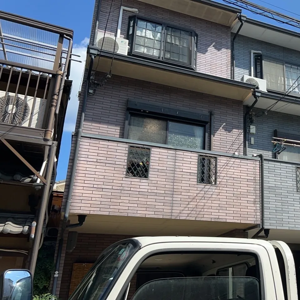 先日、以前にお世話になったお客様からのご依頼で、外壁塗装工事...
