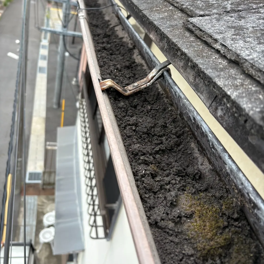 本日は、お客様の住まいの大切な一部である雨樋の補修作業をさせ...