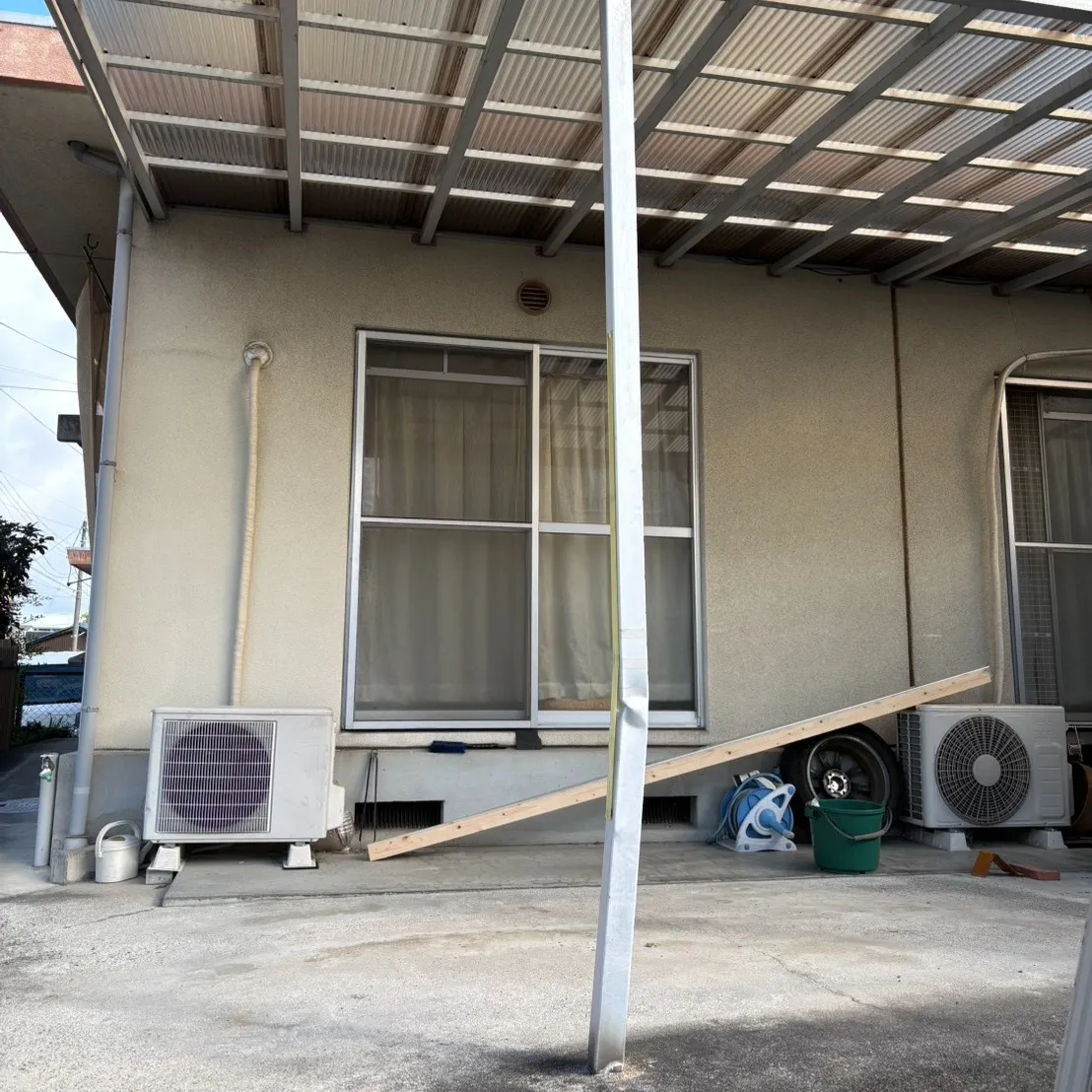 この度、カーポートの支柱交換をさせていただきました。