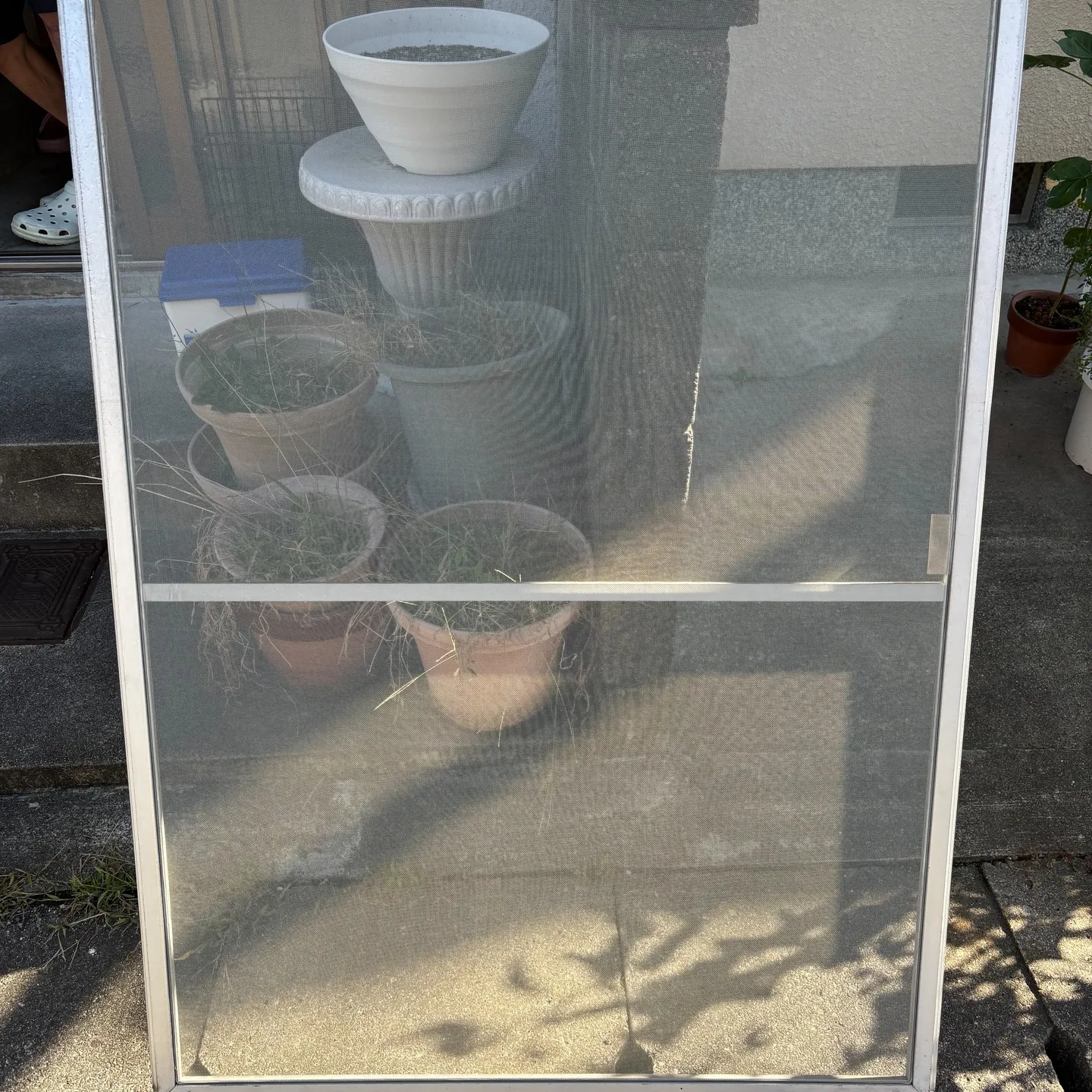 先日、ご近所の方から網戸の張り替えをご依頼いただきました。