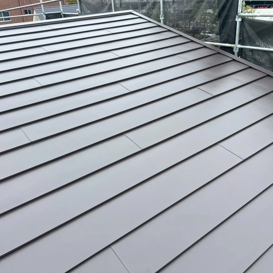 屋根カバー工事が無事完了しました。