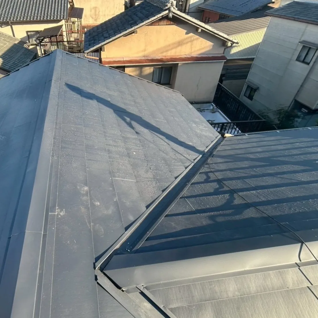 屋根の葺き替え工事が無事に完了しました。