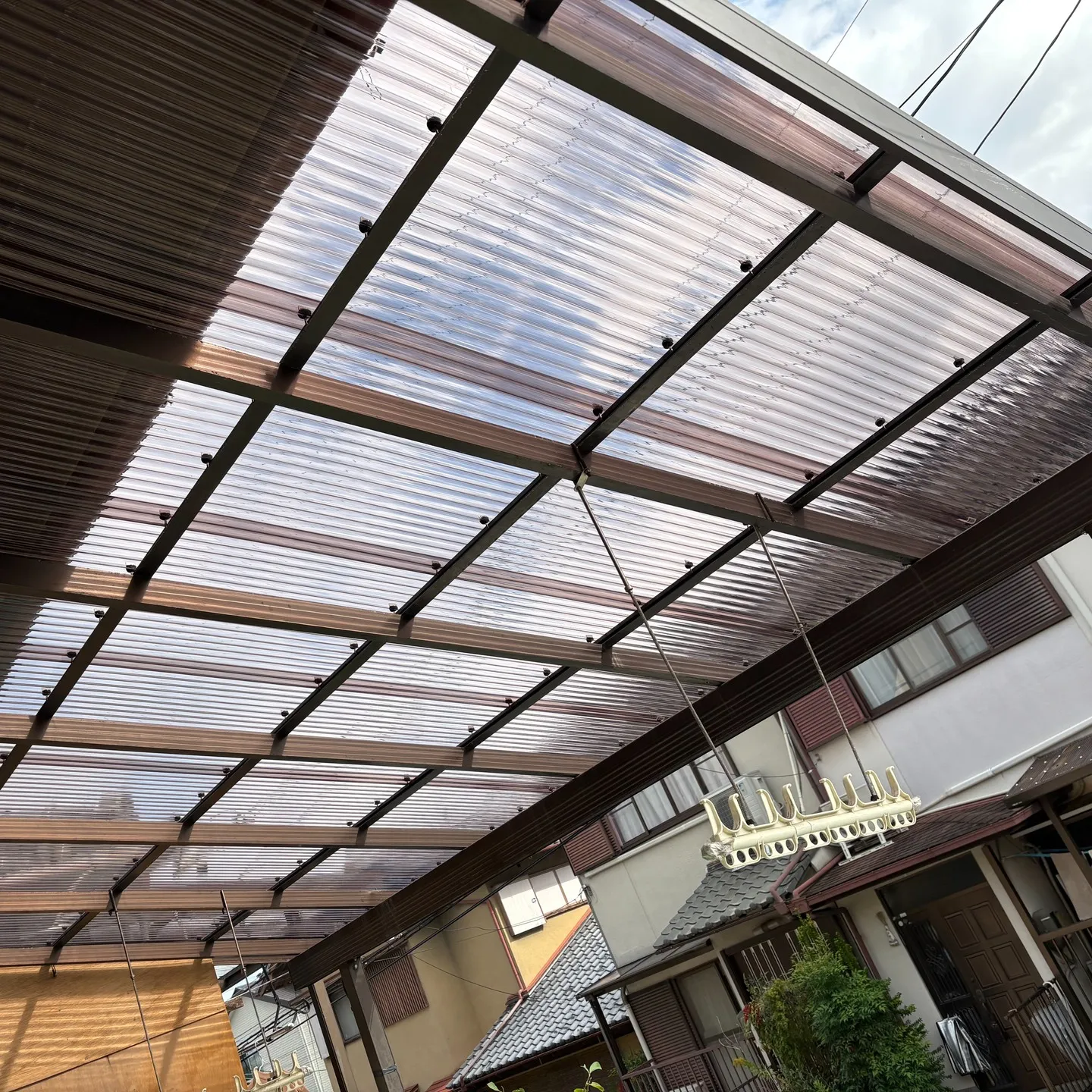 この度、波板の交換工事を行わせていただきました。