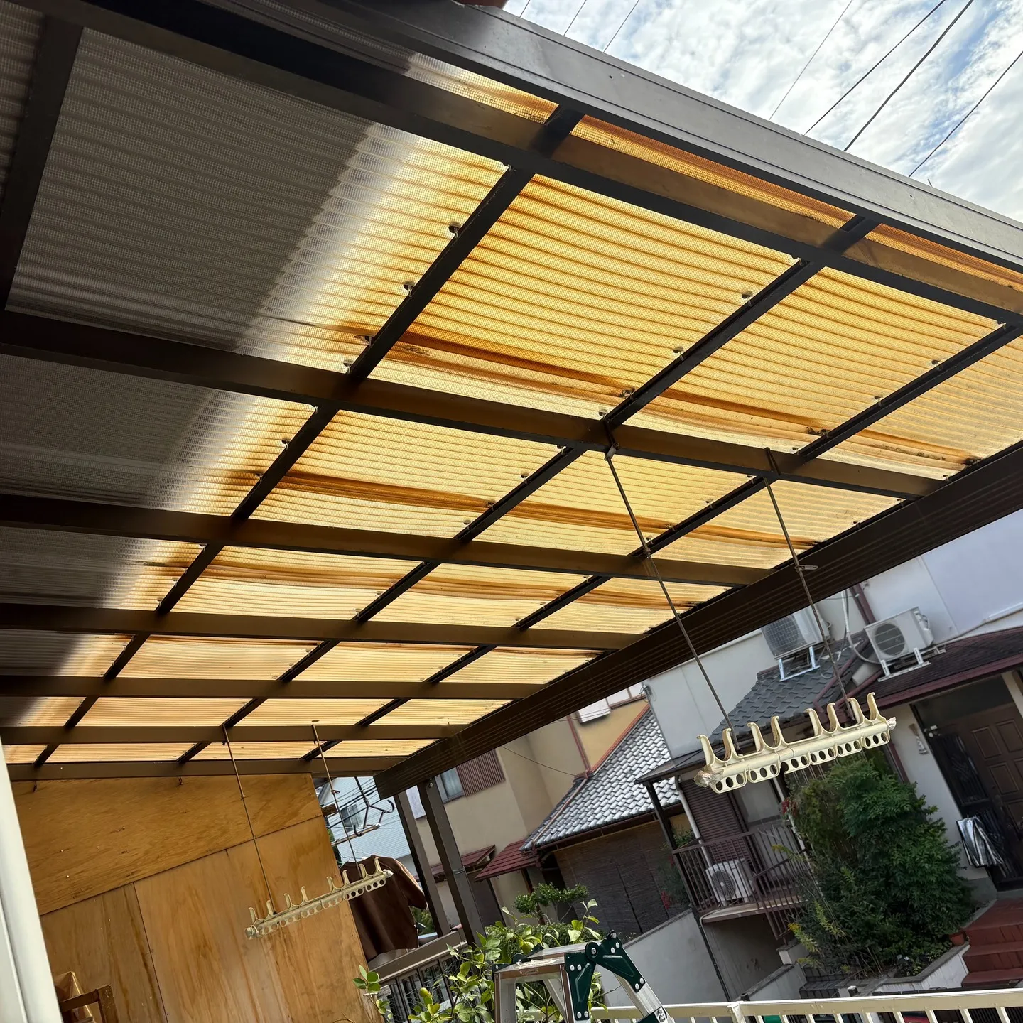 この度、波板の交換工事を行わせていただきました。