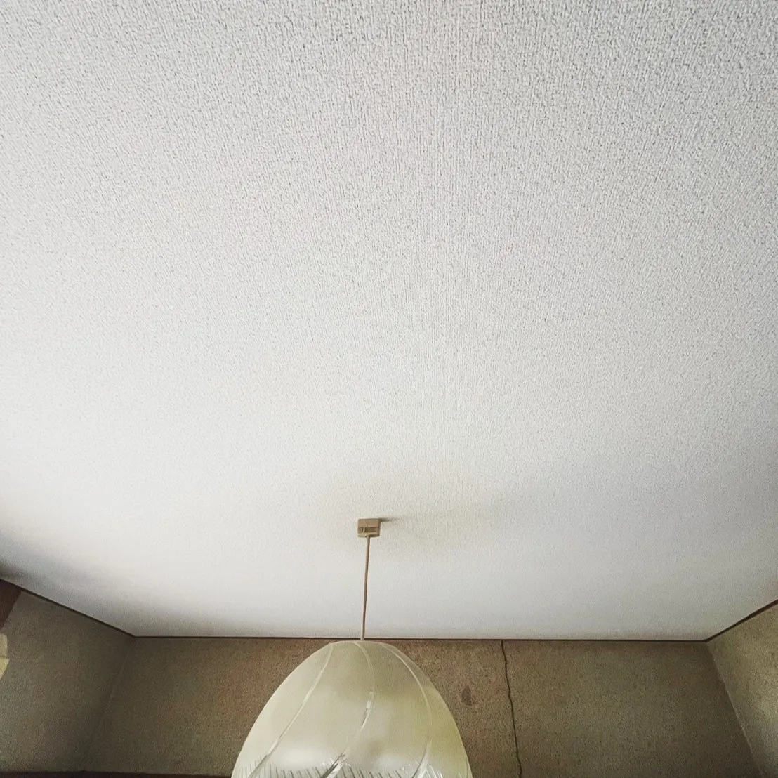 天井のクロス工事を行わせていただきました。
