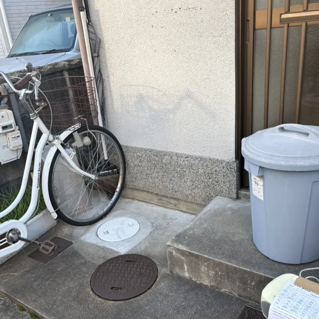 この度、屋外用手すりの設置工事を承りました。