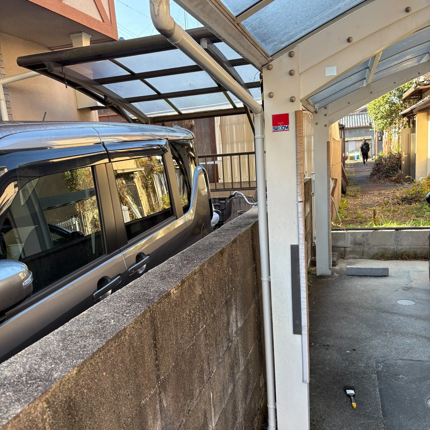 カーポートの雨樋の補修が無事に完了しました。