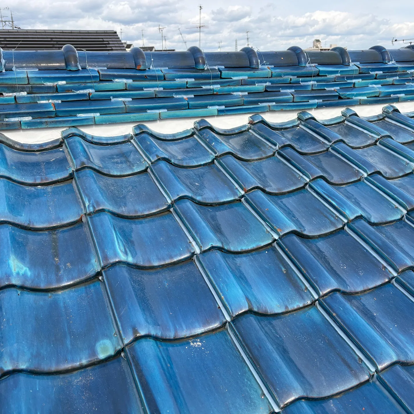 瓦屋根のメンテナンスの一環として、漆喰の詰め替え工事を行いま...