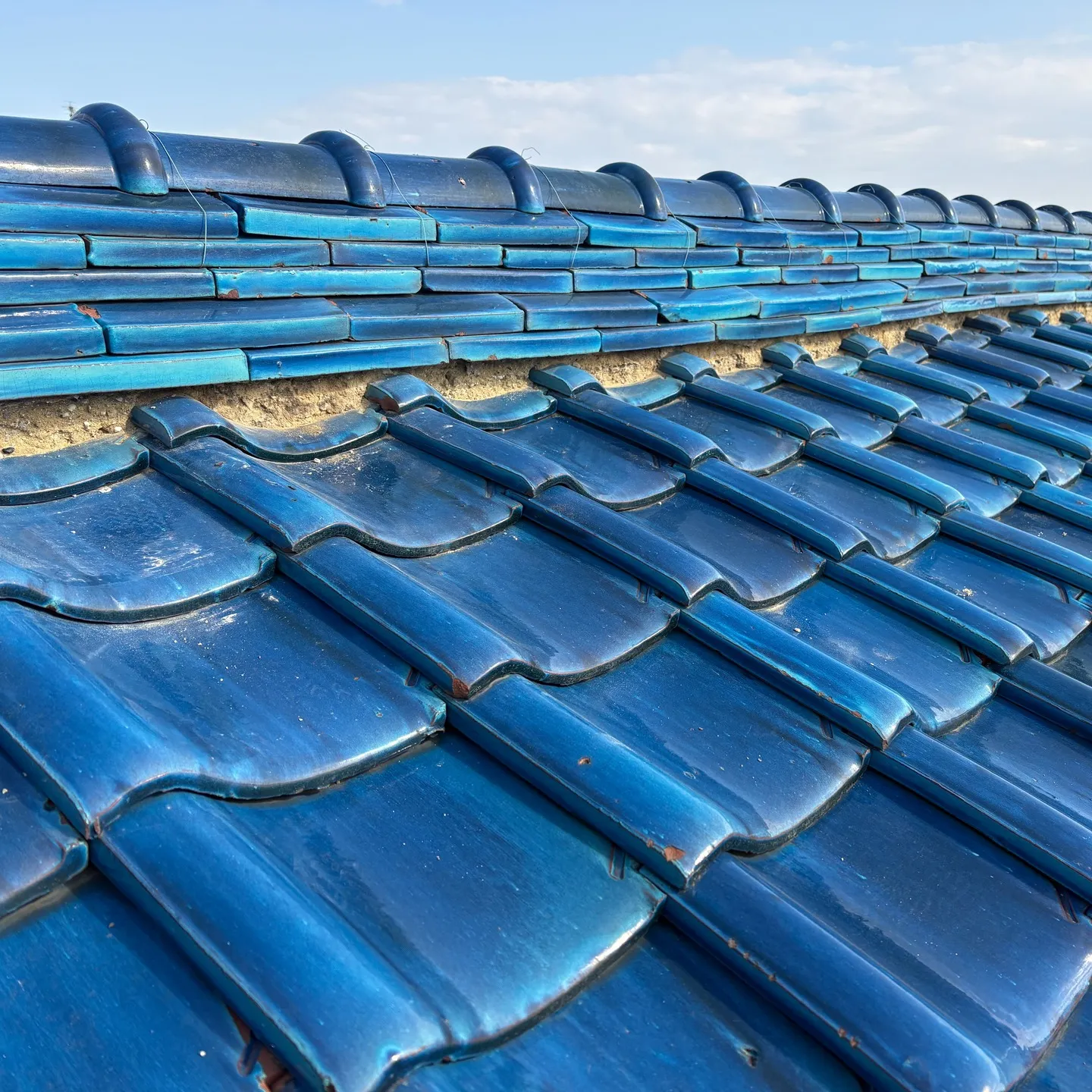 瓦屋根のメンテナンスの一環として、漆喰の詰め替え工事を行いま...