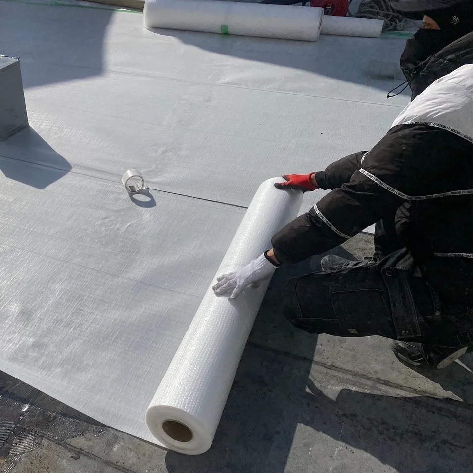 陸屋根のシート防水工事を担当させていただきました。