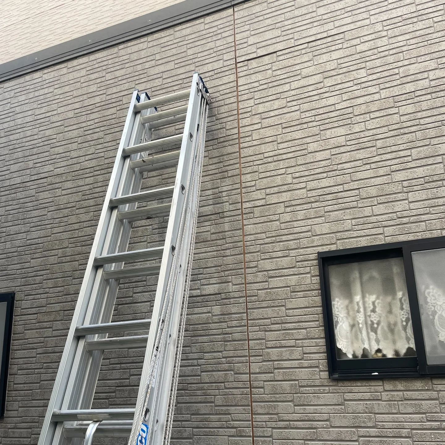 先日、弊社はお客様の大切なお住まいのサイディングのシール補修...