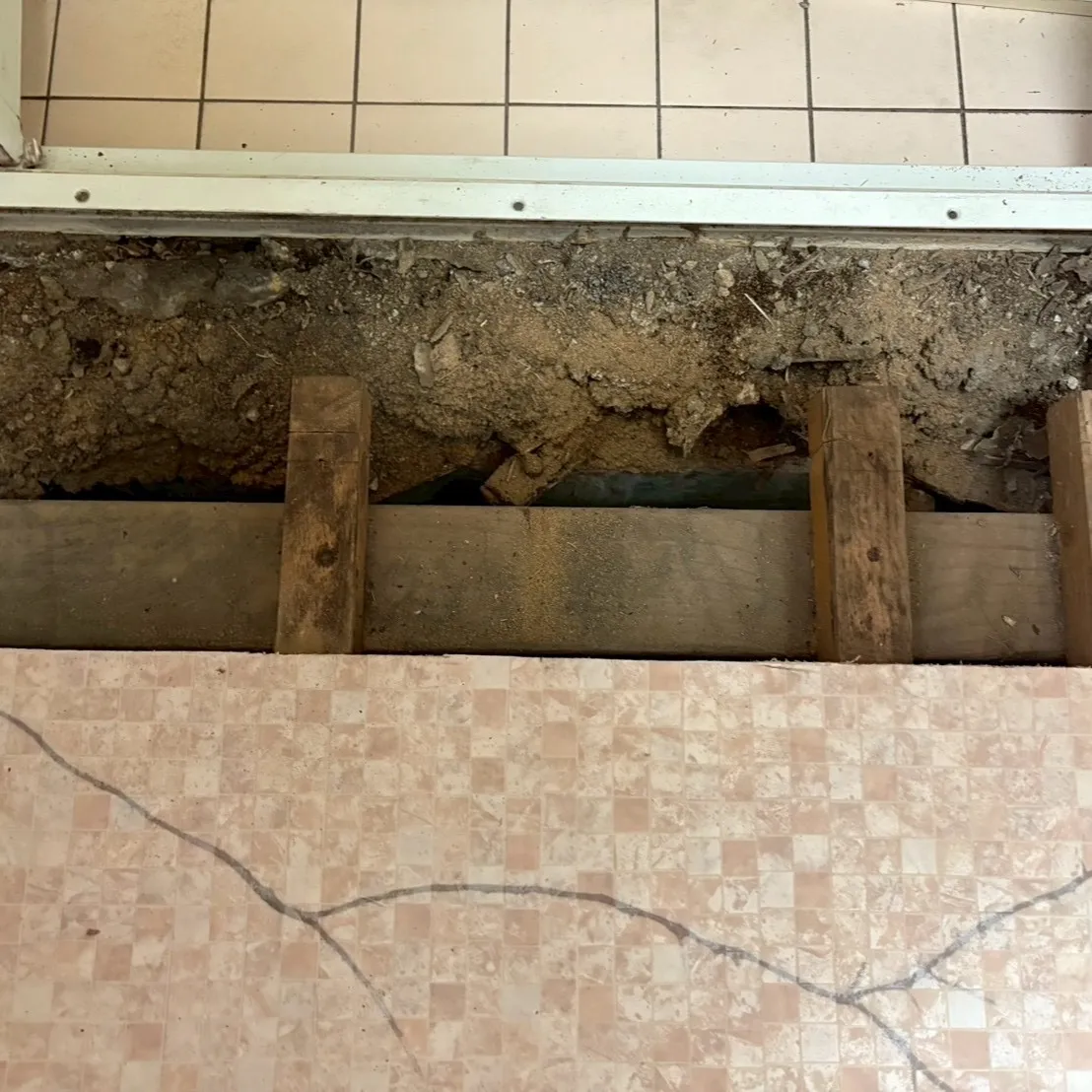 今回、脱衣場の床のクッションフロア(CF)工事が完了いたしま...