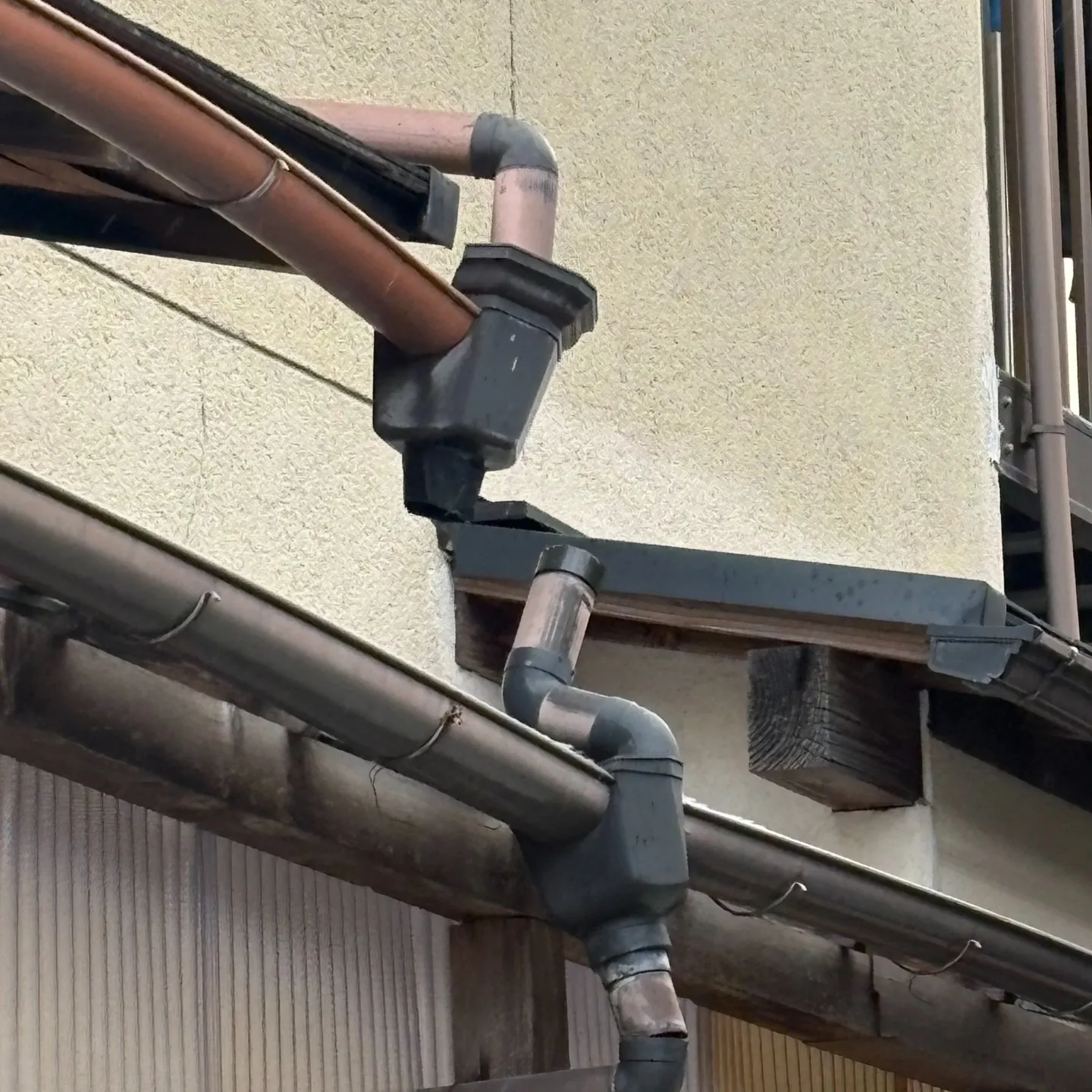 雨樋の部分補修を無事に完了いたしました。