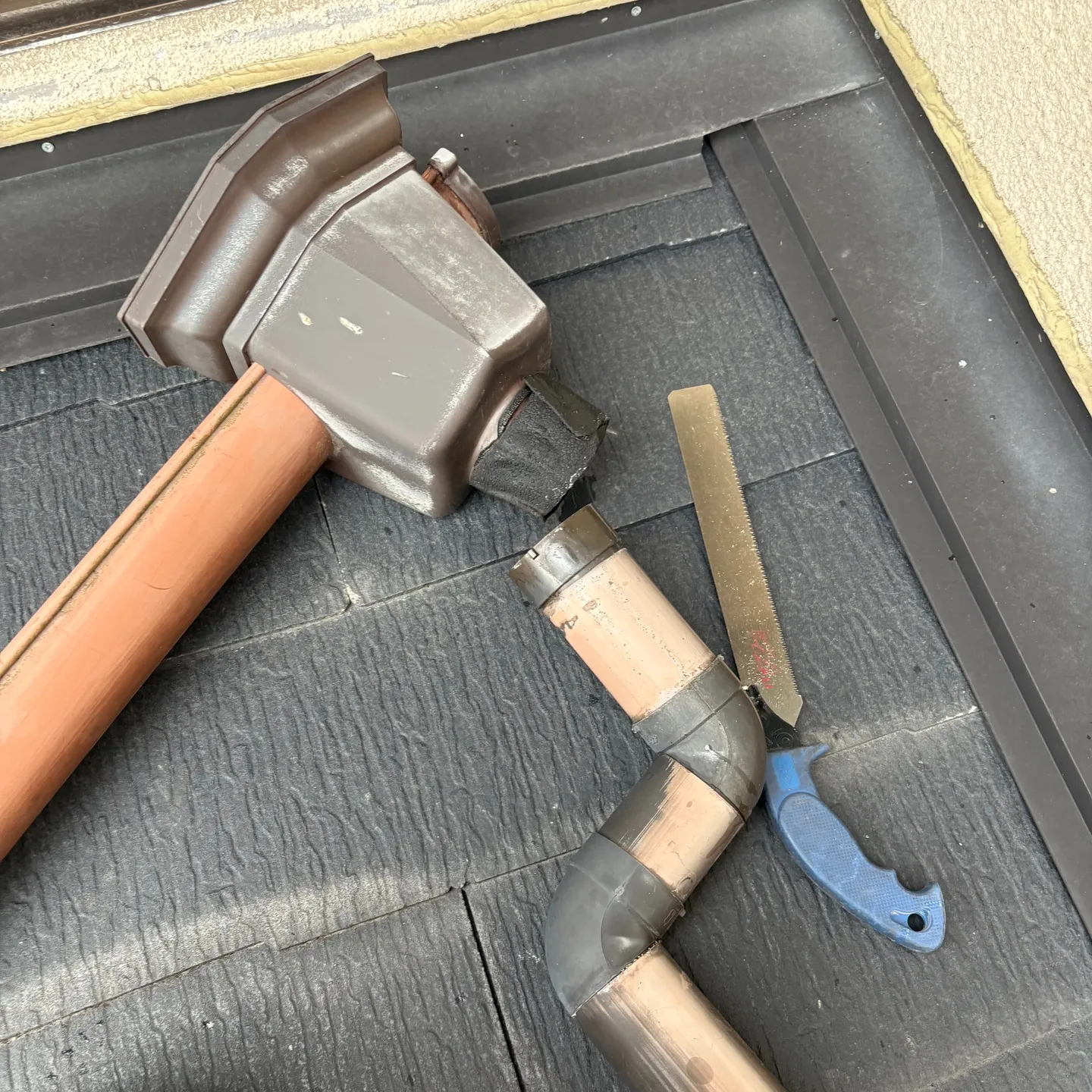 雨樋の部分補修を無事に完了いたしました。