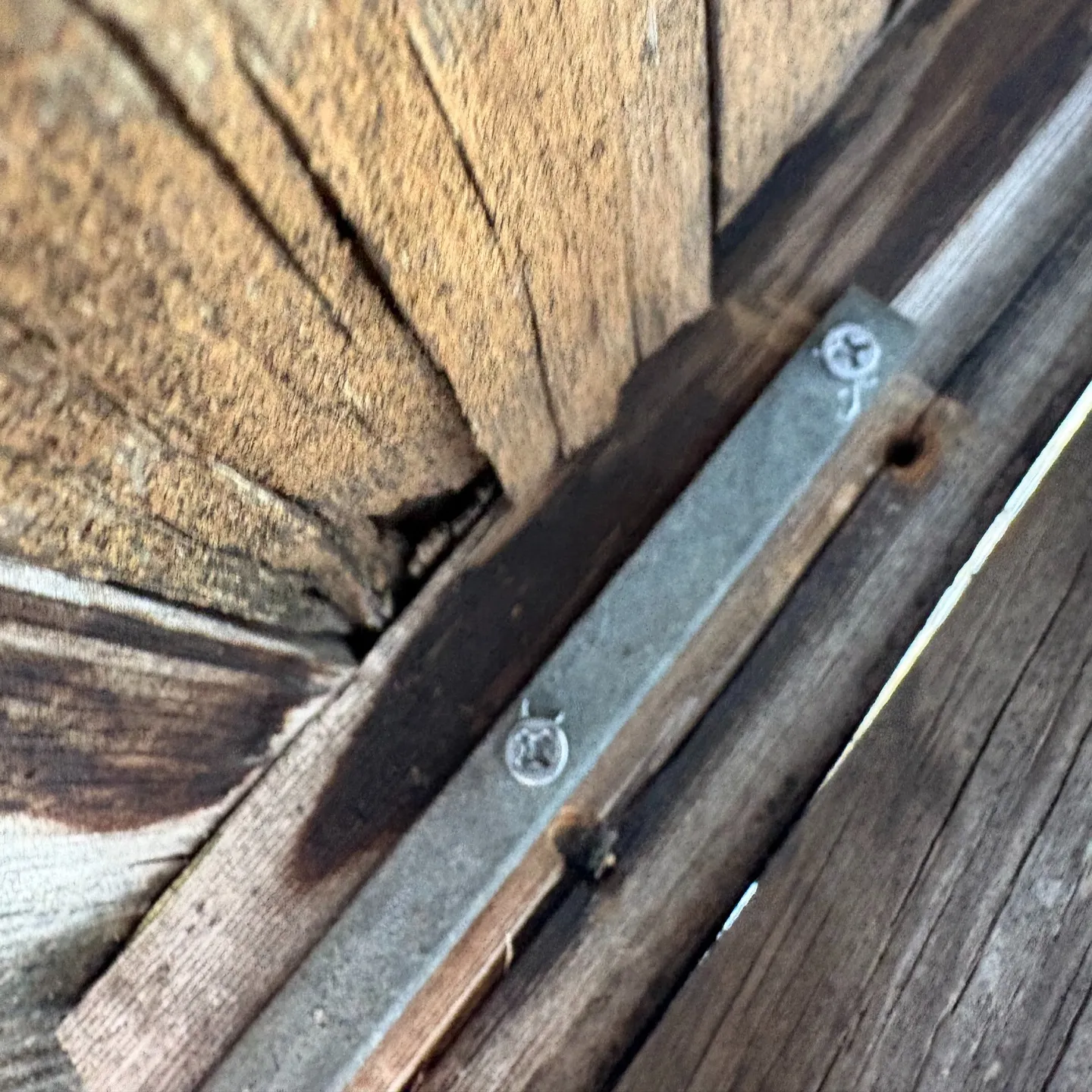 雨樋の部分補修を無事に完了いたしました。