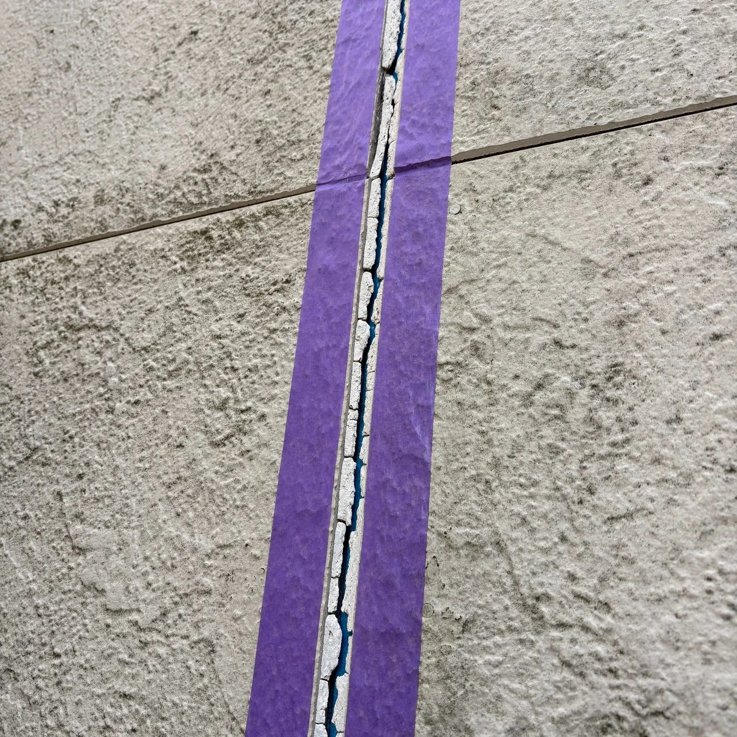 先日、弊社はお客様の重要な住まいにおけるサイディングシールの...