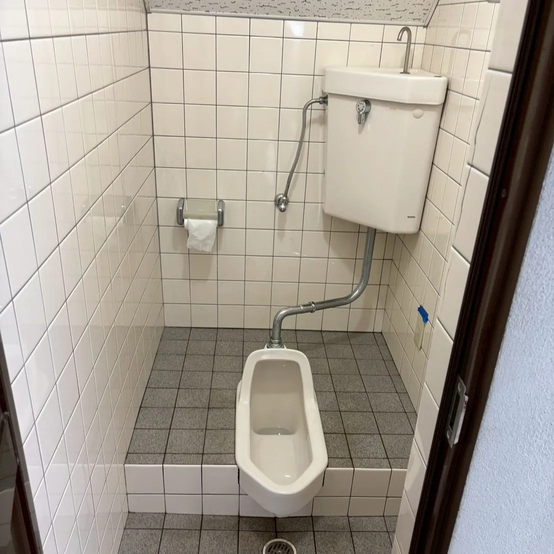 トイレ改修工事を承りました。