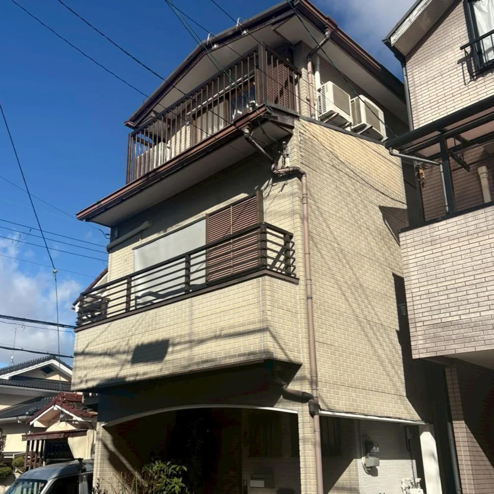 外壁塗装工事が完了し、お客様に満足していただける結果となりま...