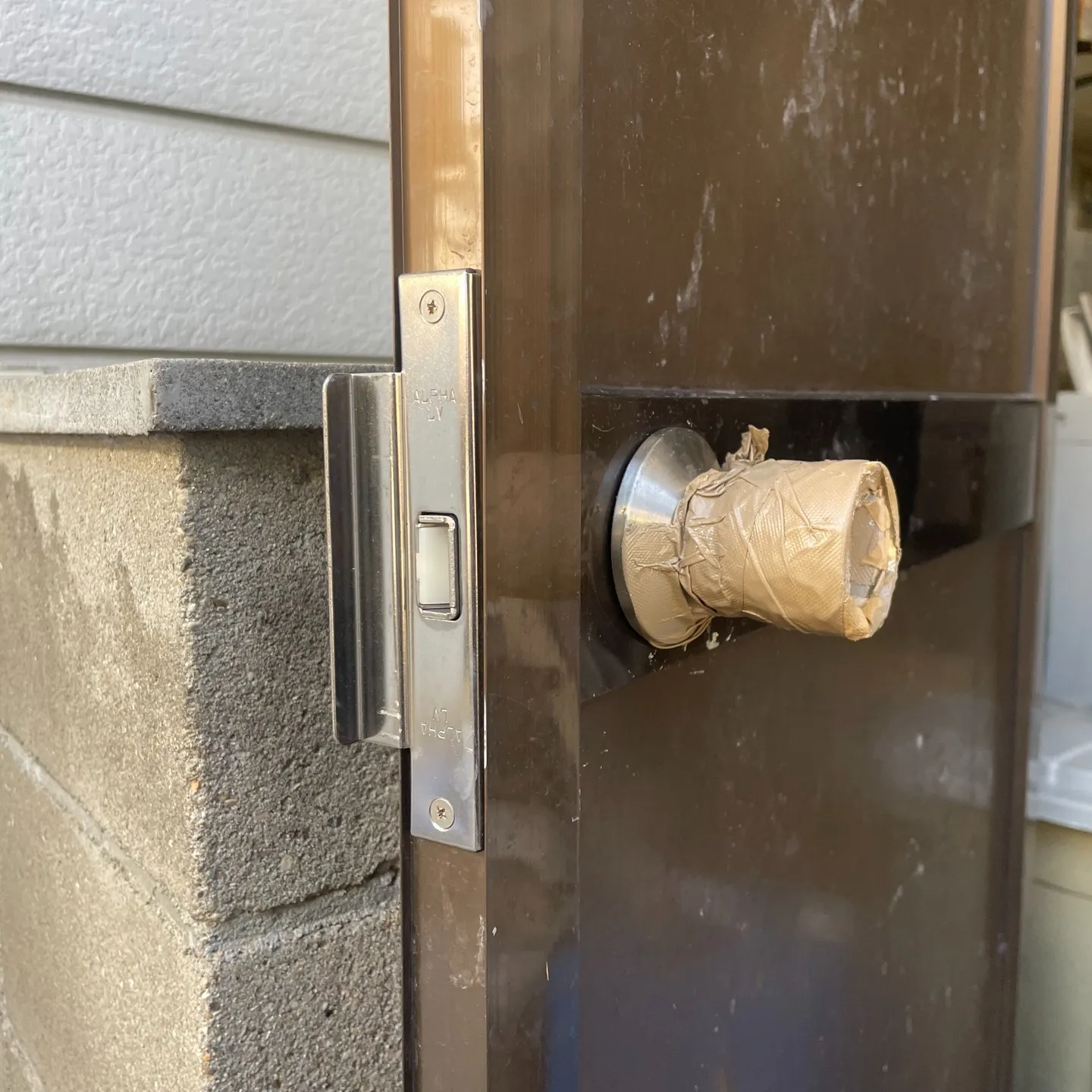 京都市にある住宅でドアノブ交換を行わせていただきました。