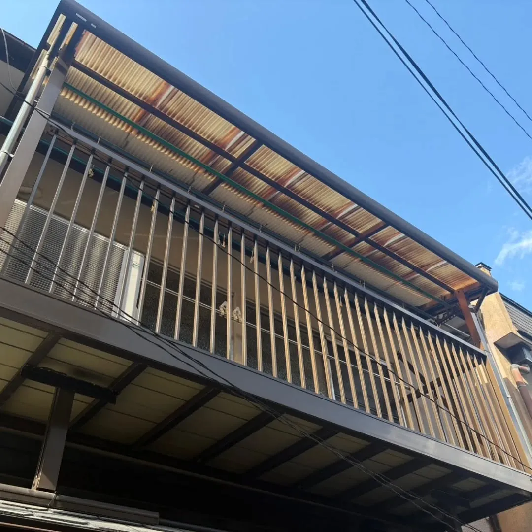 今回は波板の交換をさせていただきました。