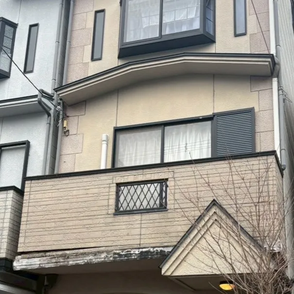 先日、ベランダの改修工事を担当させていただきました。